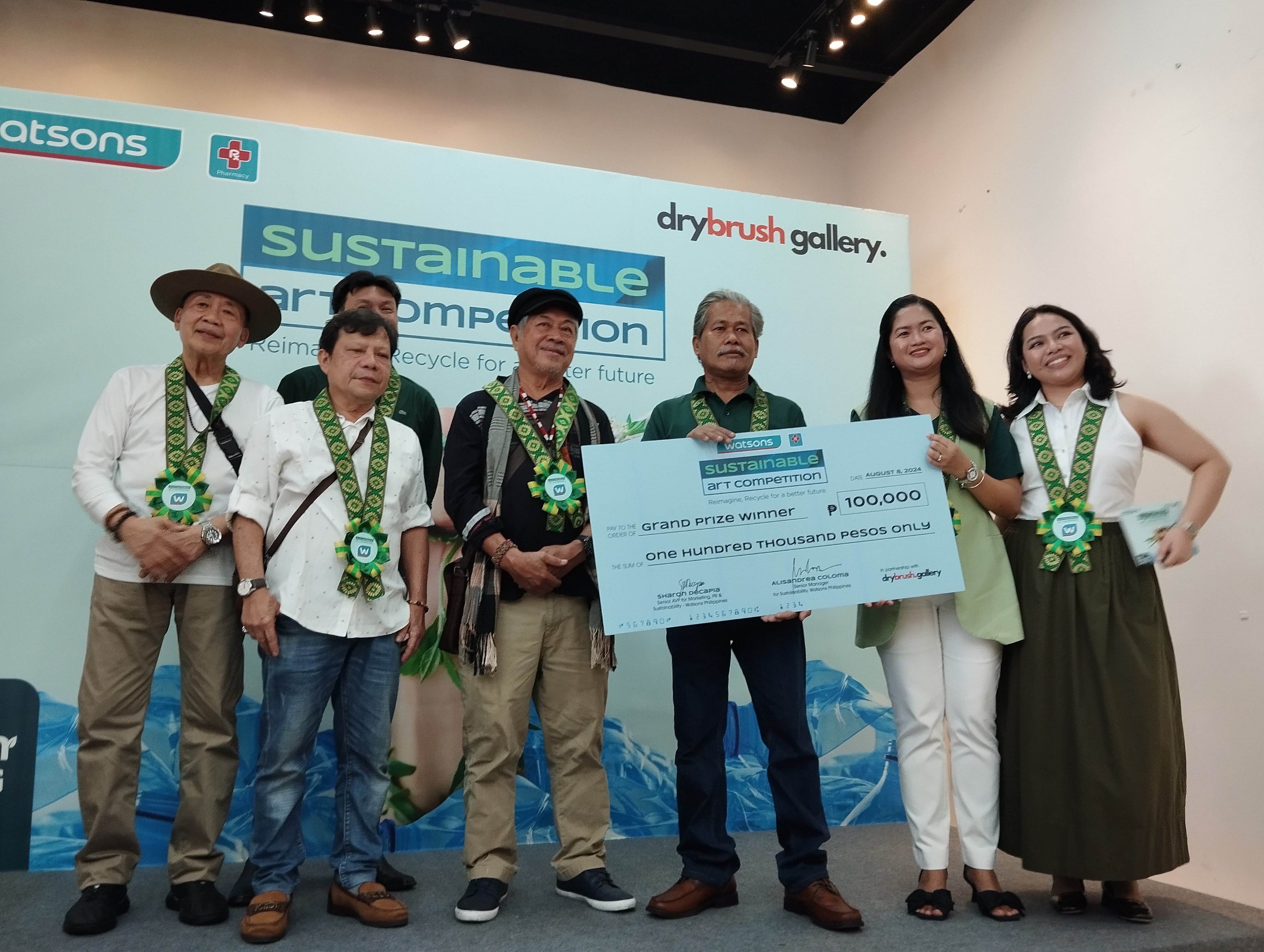 Artist puts trash in ‘ocean,’ wins P100,000 prize